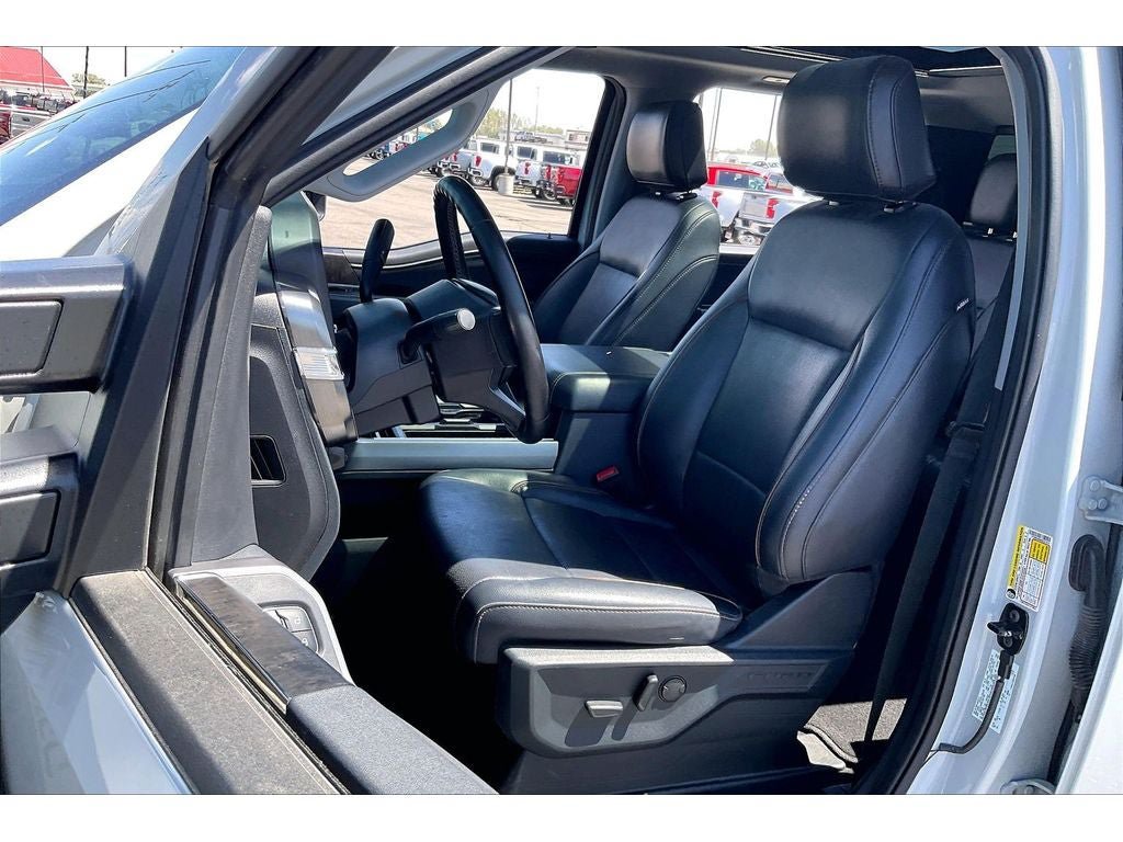 Used 2025 Ford F350 Lariat w/ Lariat Ultimate Package AWD/4WD image 27