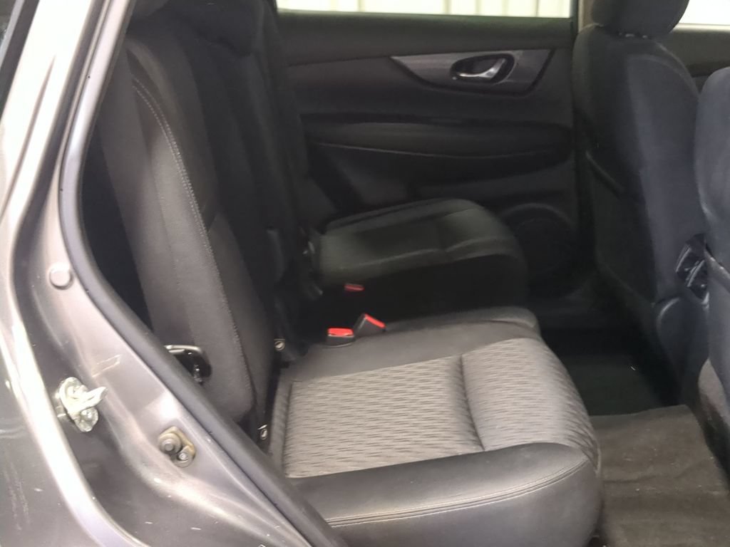 Used 2017 Nissan Rogue SV AWD/4WD image 23