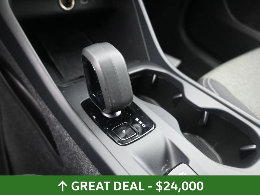 Used 2024 Volvo XC40 B5 Core image 28