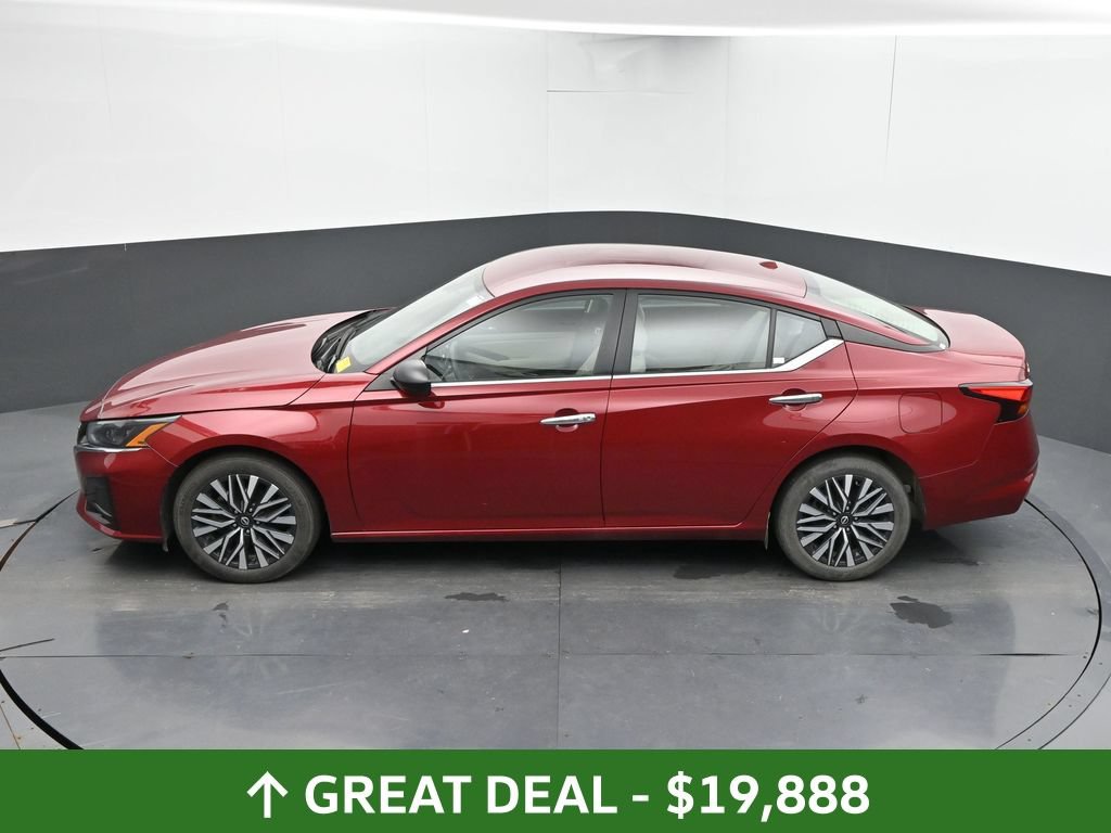 Used 2025 Nissan Altima 2.5 SV FWD image 42