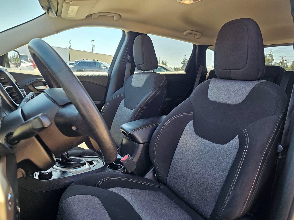 Used 2016 Jeep Cherokee Sport AWD/4WD image 21