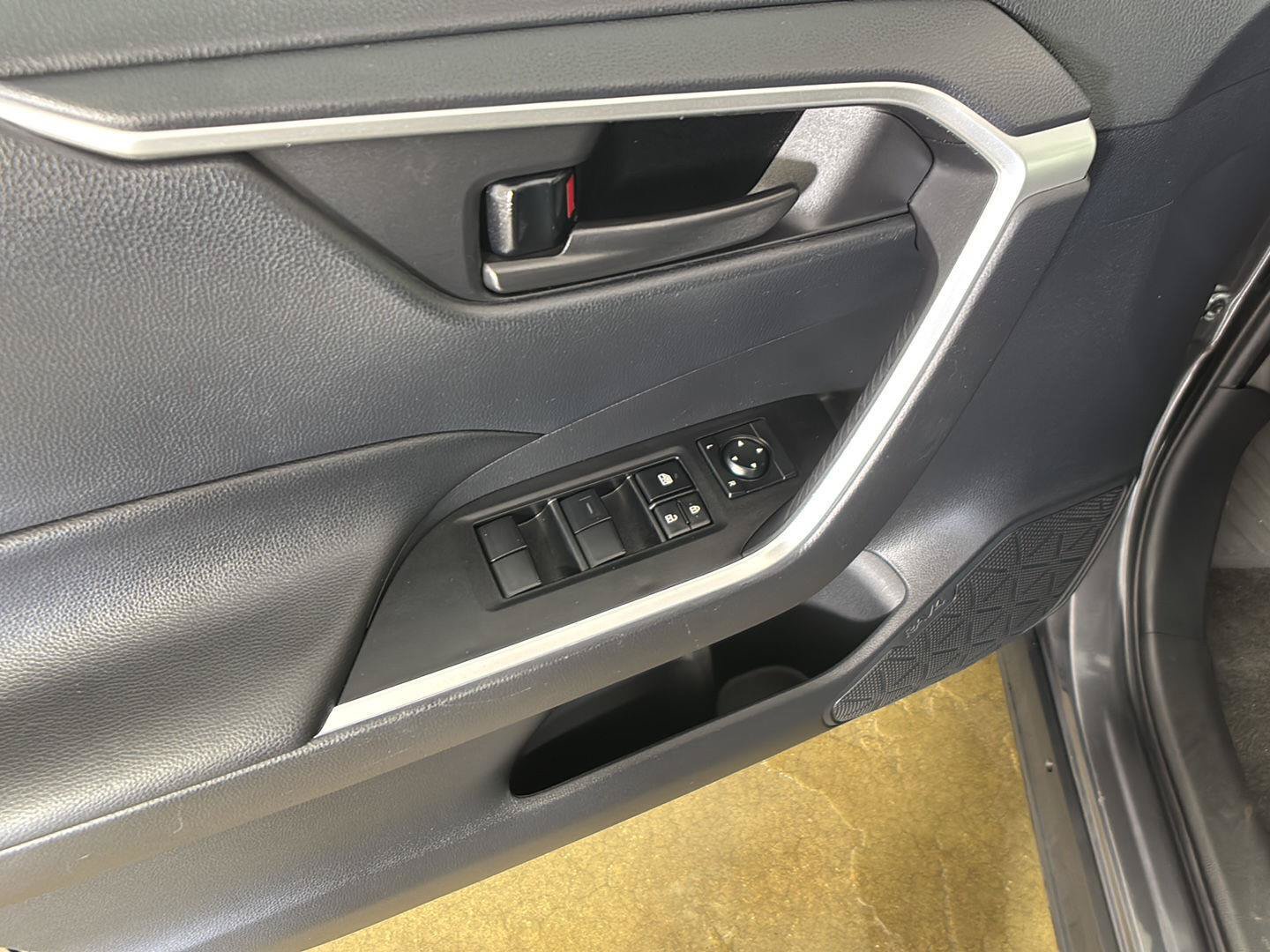 Used 2025 Toyota RAV4 LE AWD/4WD image 59