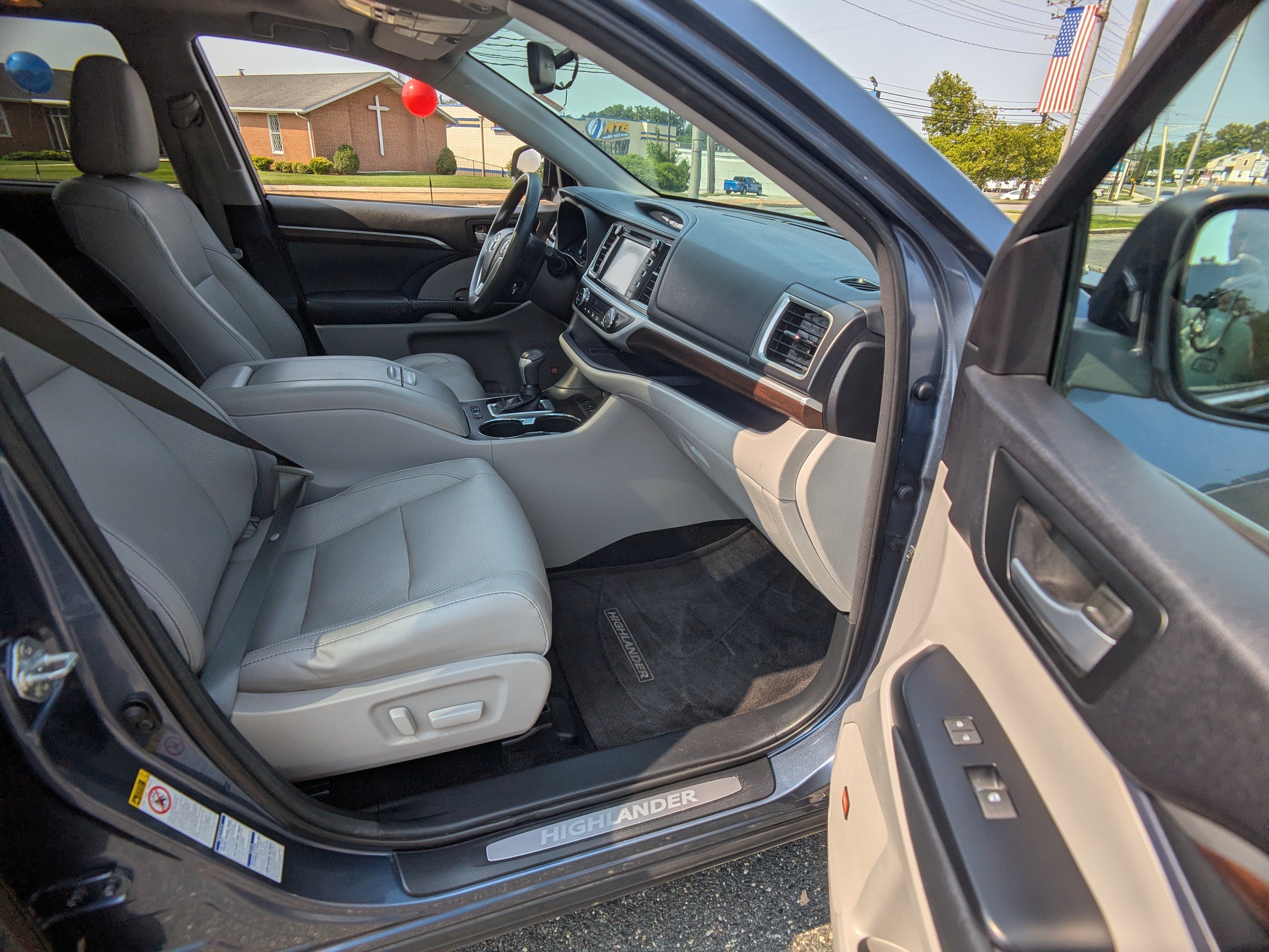 Used 2014 Toyota Highlander Limited AWD/4WD image 12