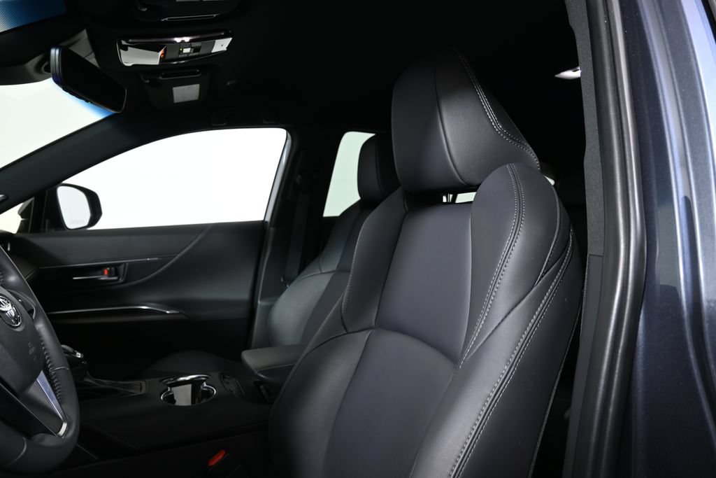 Used 2024 Toyota Venza XLE AWD/4WD image 5