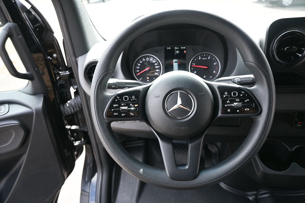 Used 2023 Mercedes-Benz Sprinter 2500 image 2