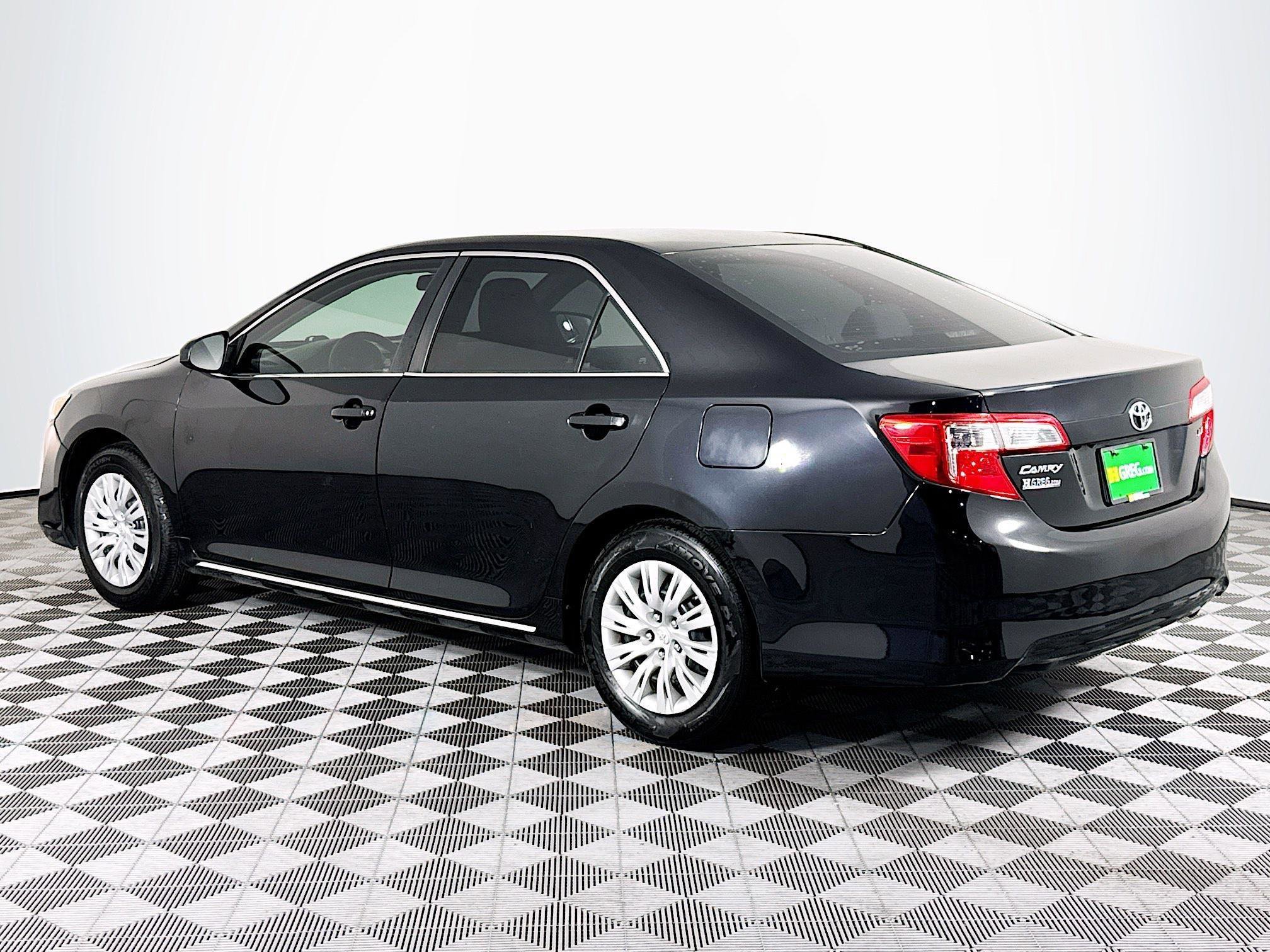 Used 2014 Toyota Camry SE image 6