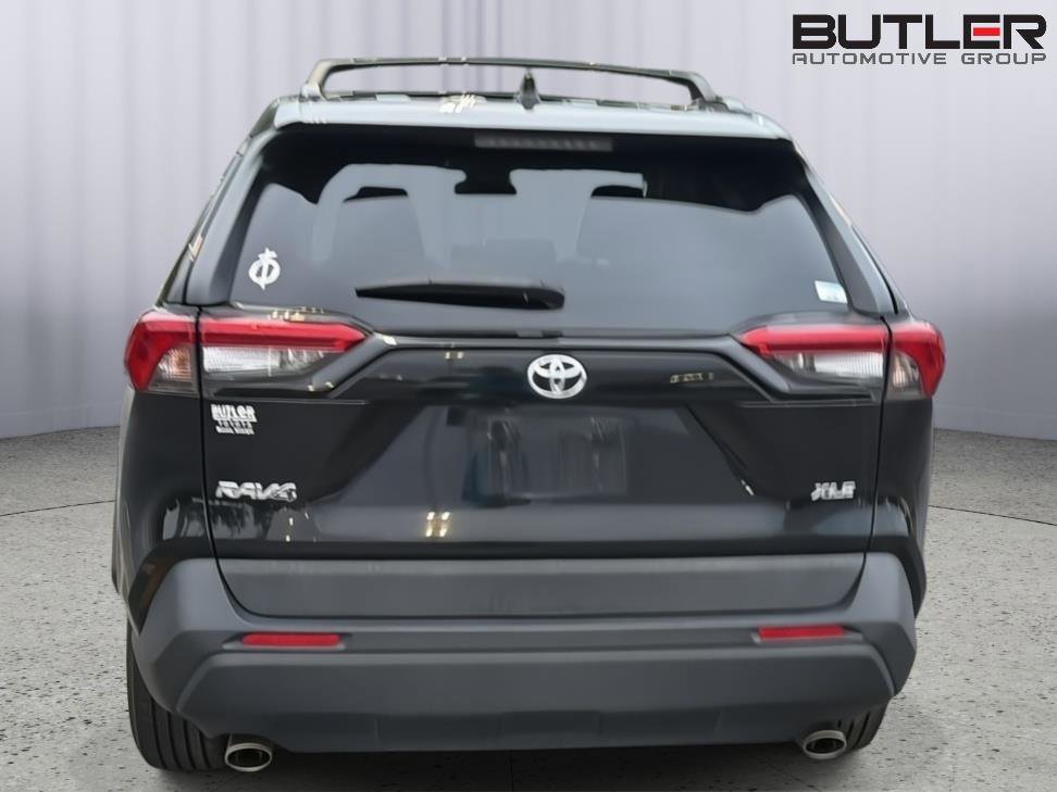 Used 2020 Toyota RAV4 XLE Premium FWD image 9