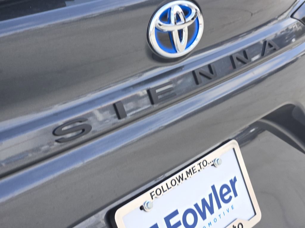 Used 2025 Toyota Sienna XLE w/ XLE Plus Package image 11