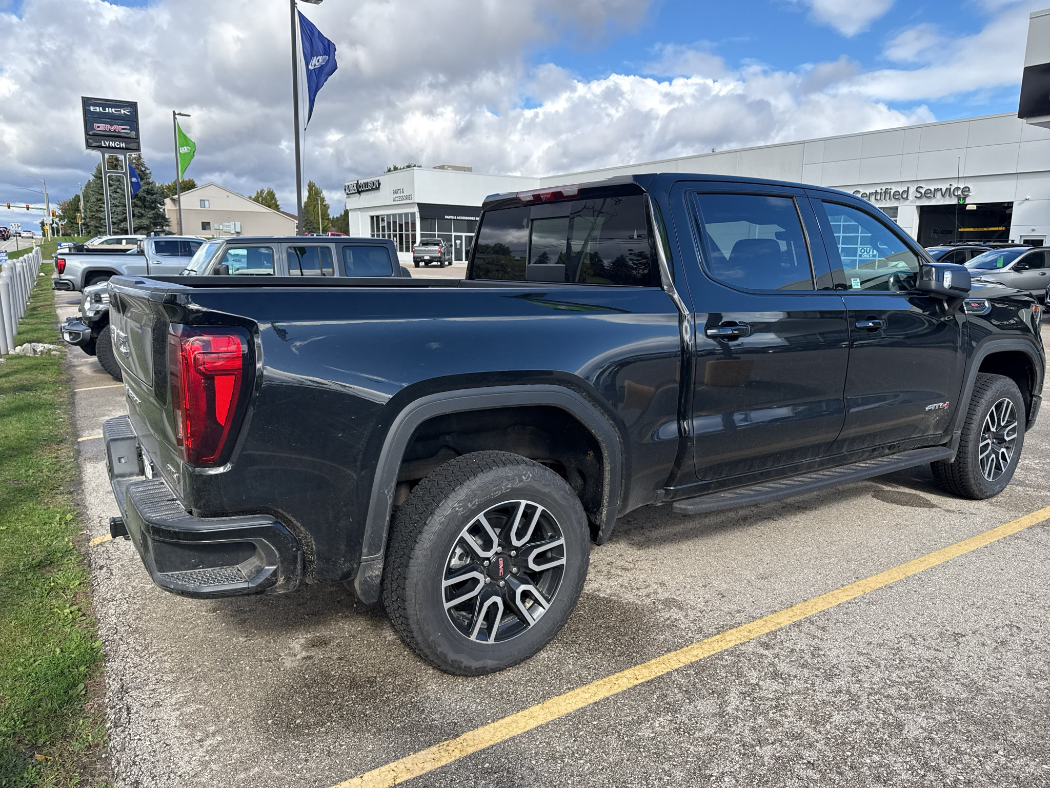 Used 2026 GMC Sierra 1500 AT4 w/ AT4 Premium Package AWD/4WD image 2