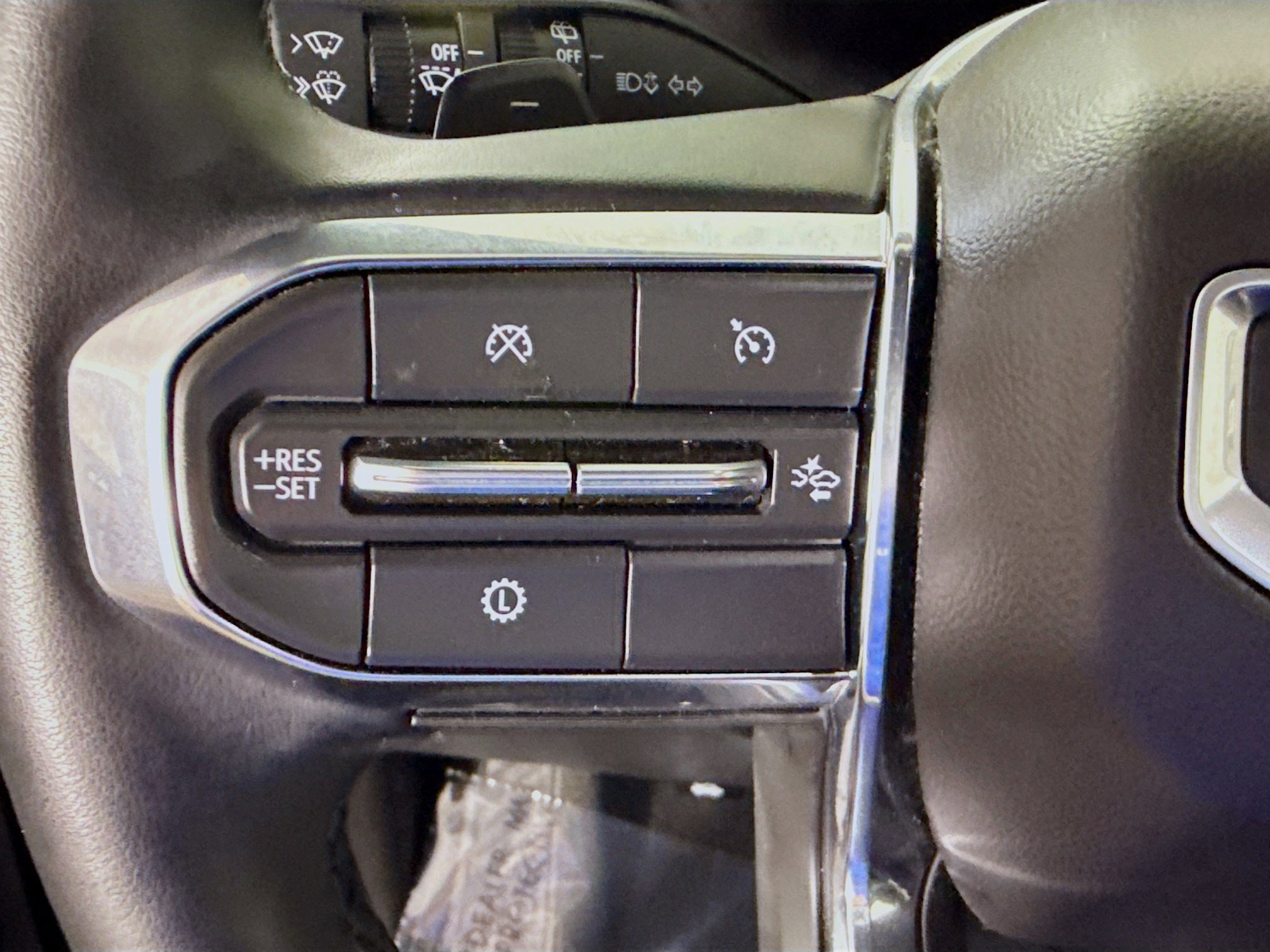 Used 2025 GMC Yukon Denali AWD/4WD image 14