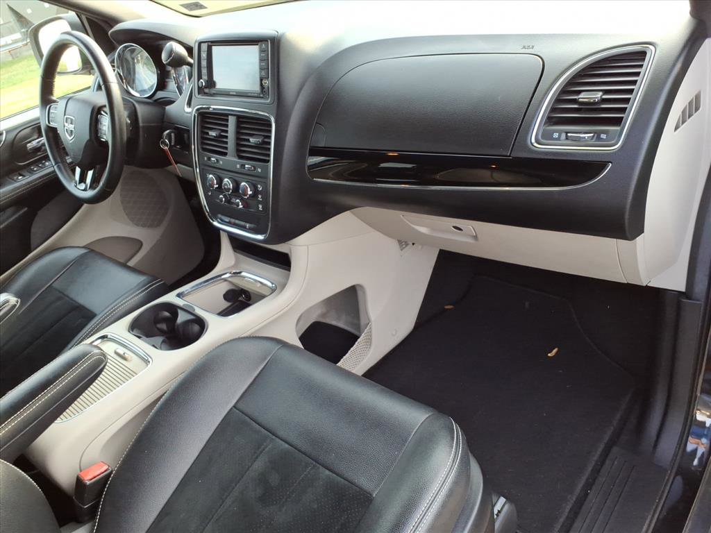 Used 2018 Dodge Grand Caravan SXT FWD image 18
