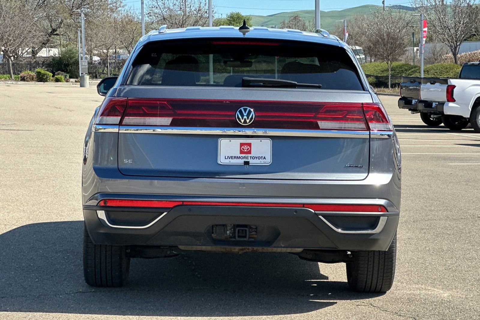 Used 2024 Volkswagen Atlas Cross Sport SE image 5