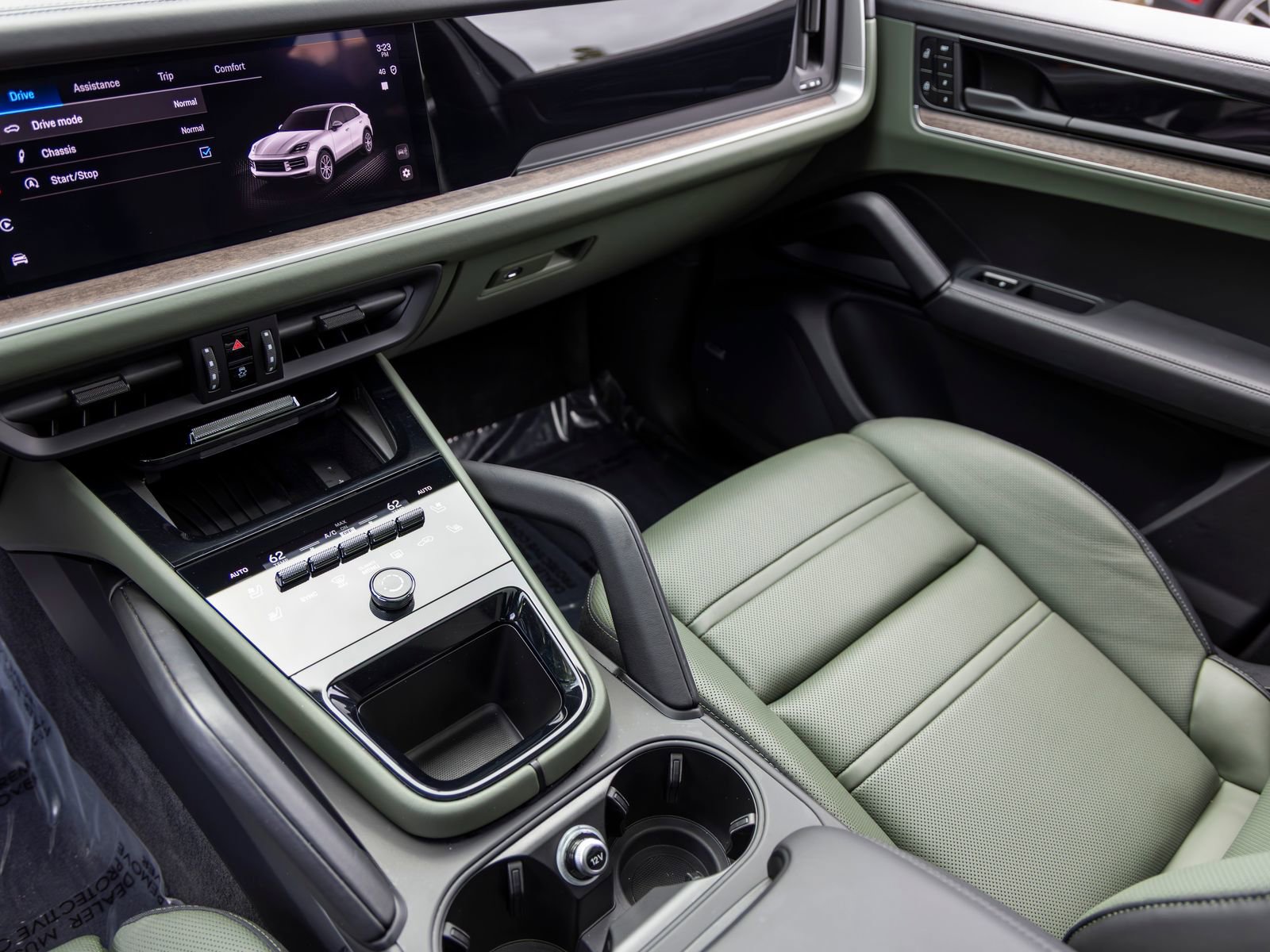 Certified 2024 Porsche Cayenne Coupe image 44