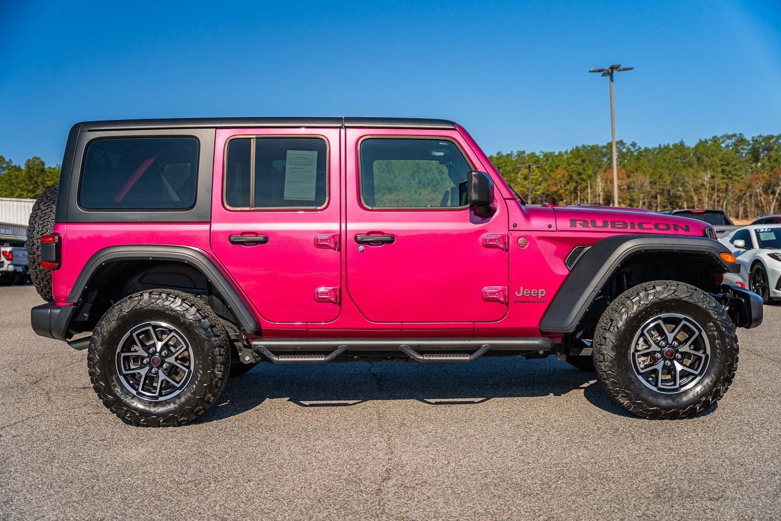 Used 2024 Jeep Wrangler Unlimited Rubicon w/ Technology Group image 8