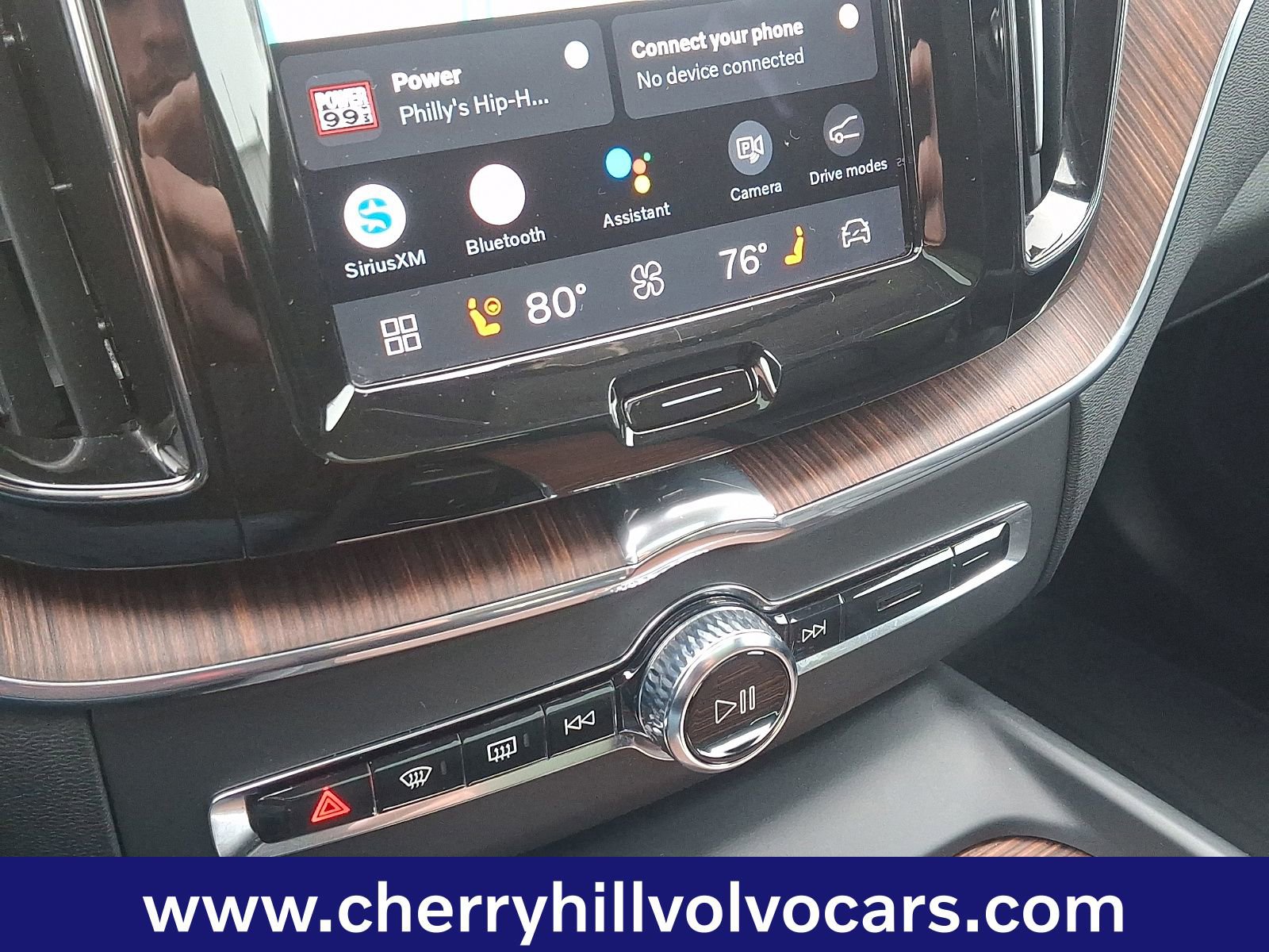 Certified 2023 Volvo XC60 B5 Plus w/ Climate Package image 17