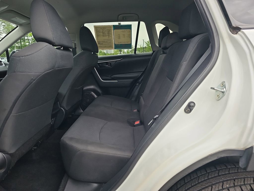 Used 2021 Toyota RAV4 LE FWD image 18