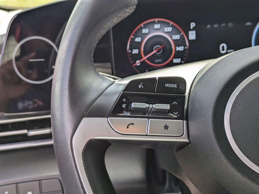 Used 2025 Hyundai Elantra SEL FWD image 19