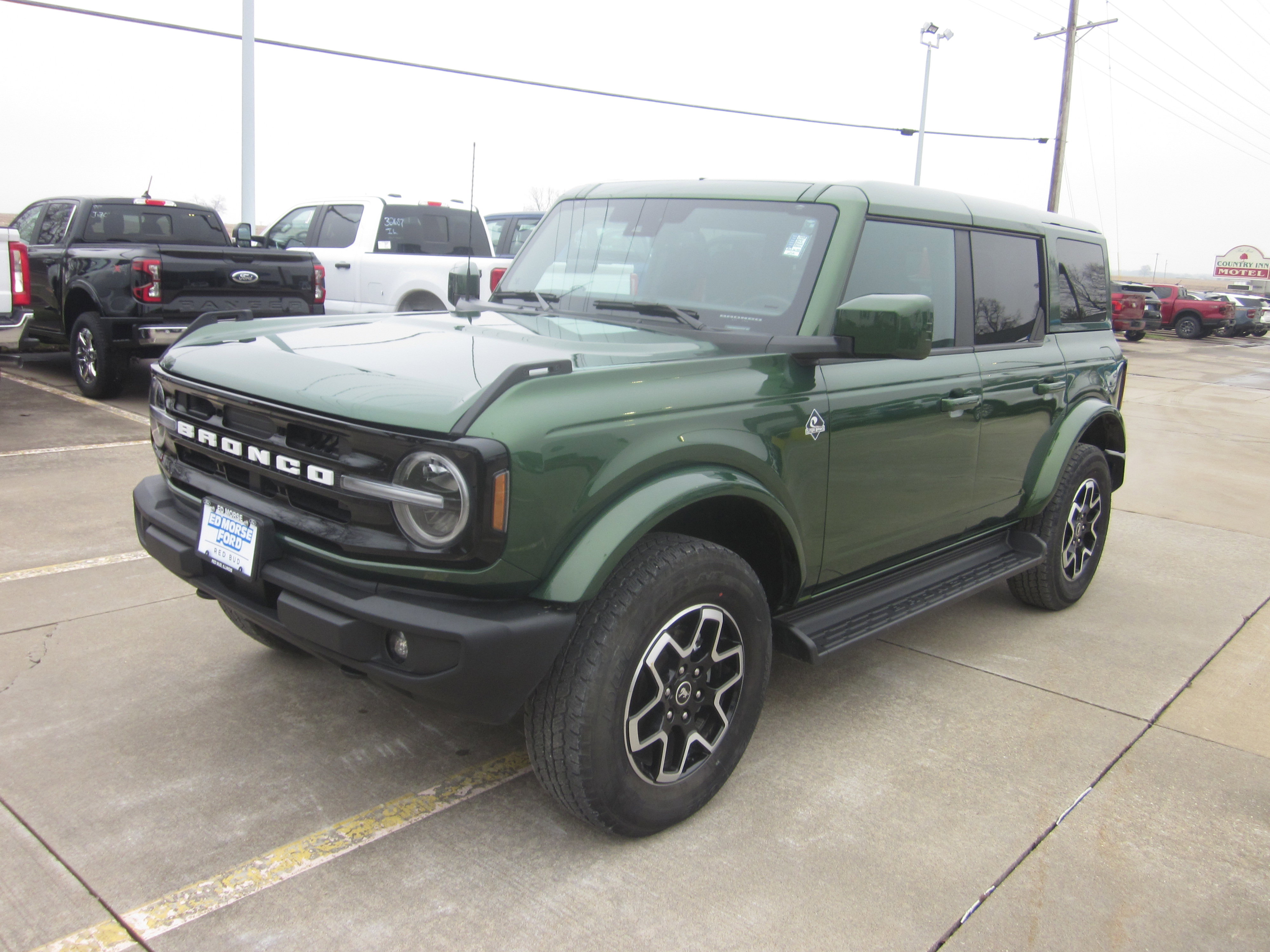 Used 2025 Ford Bronco Outer Banks image 3
