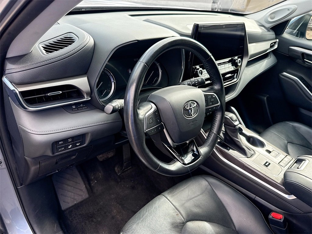 Used 2021 Toyota Highlander Limited image 10