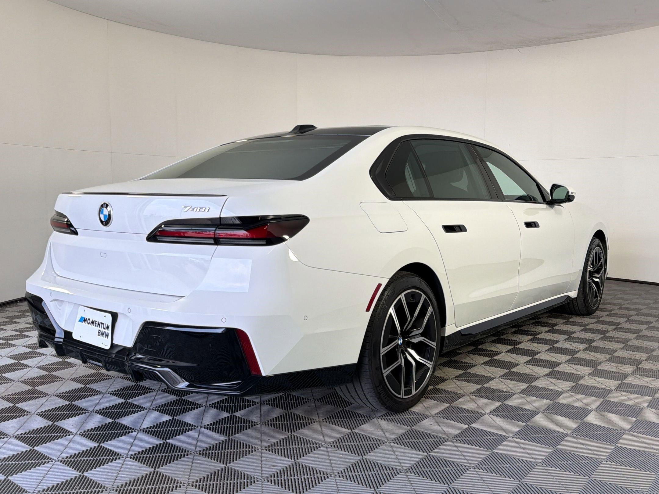 Certified 2024 BMW 740i RWD image 8