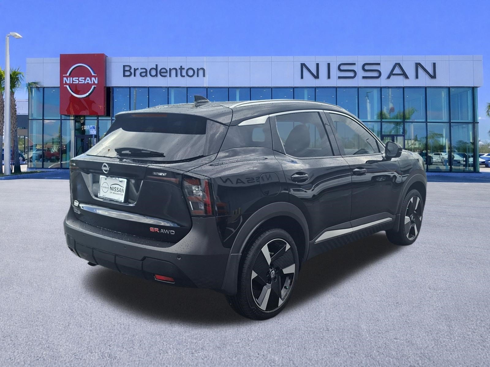 Used 2025 Nissan Kicks SR AWD/4WD image 5