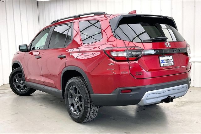 Certified 2025 Honda Pilot TrailSport image 11