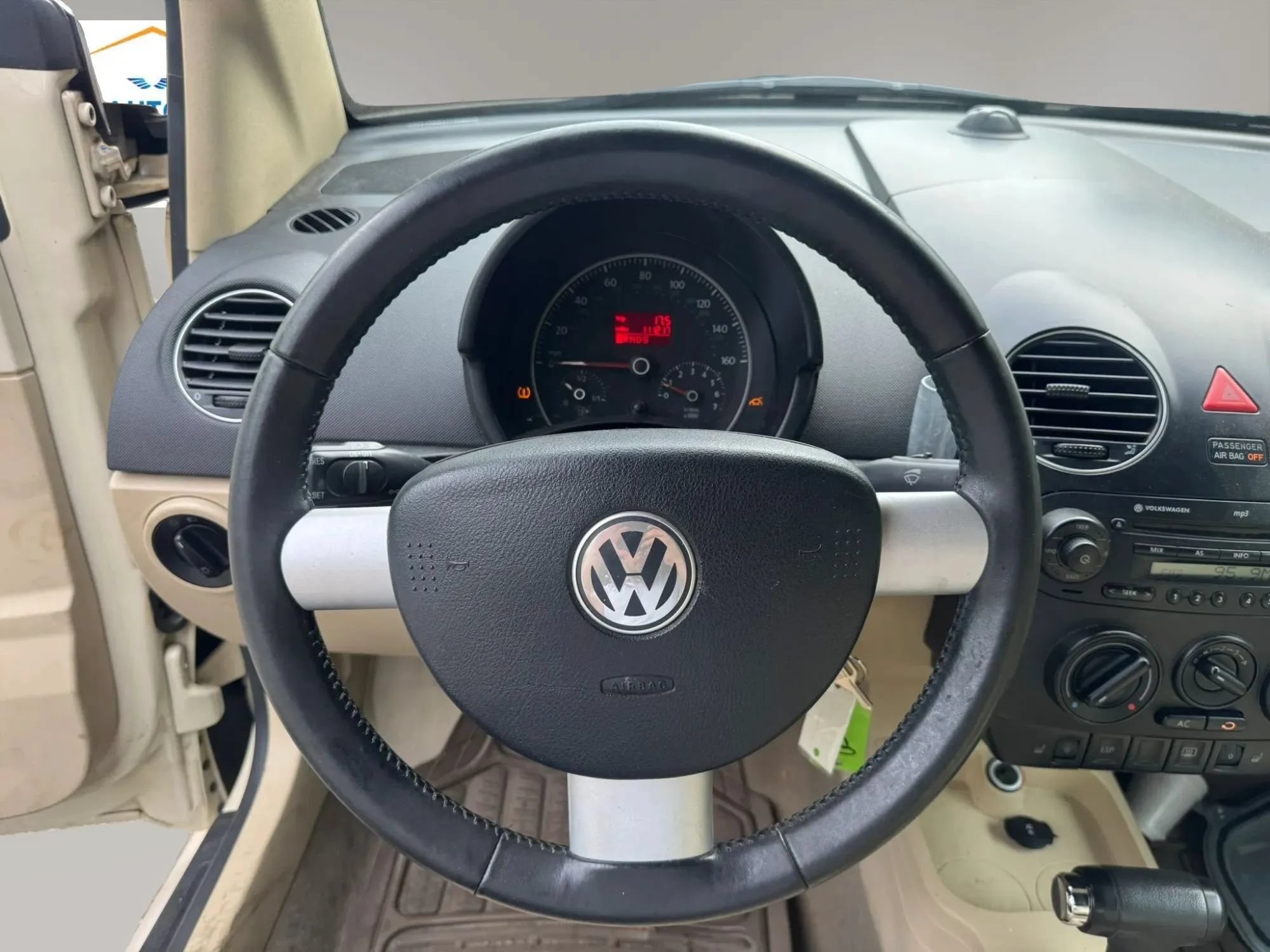 Used 2008 Volkswagen Beetle SE FWD image 11