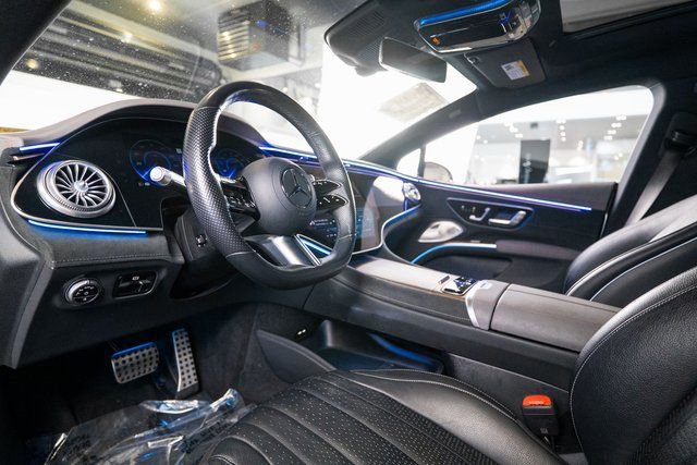 Certified 2022 Mercedes-Benz EQS 580 4MATIC Sedan image 4
