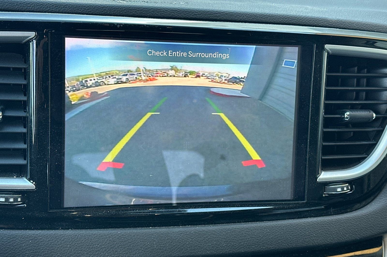 Used 2023 Chrysler Pacifica Touring-L image 22