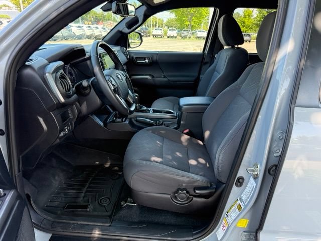 Used 2019 Toyota Tacoma TRD Off-Road w/ Technology Package AWD/4WD image 16