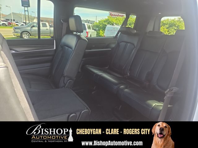 Used 2024 Jeep Wagoneer L Series II w/ Flexible Seating Group AWD/4WD image 13