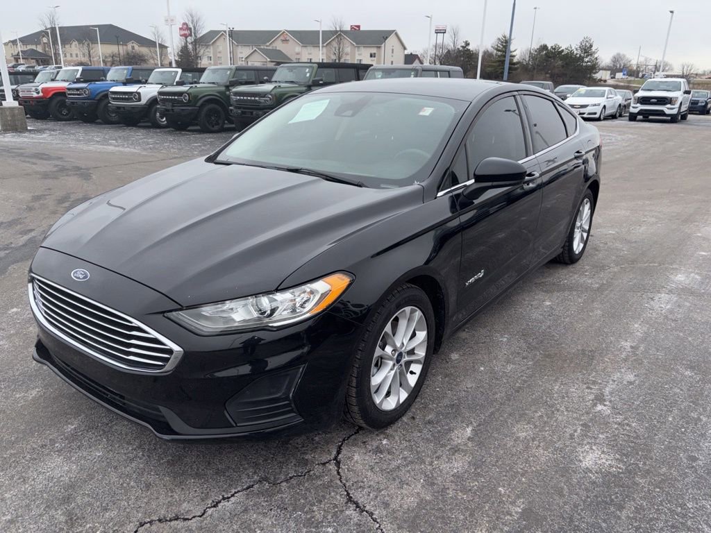 Used 2019 Ford Fusion SE image 2