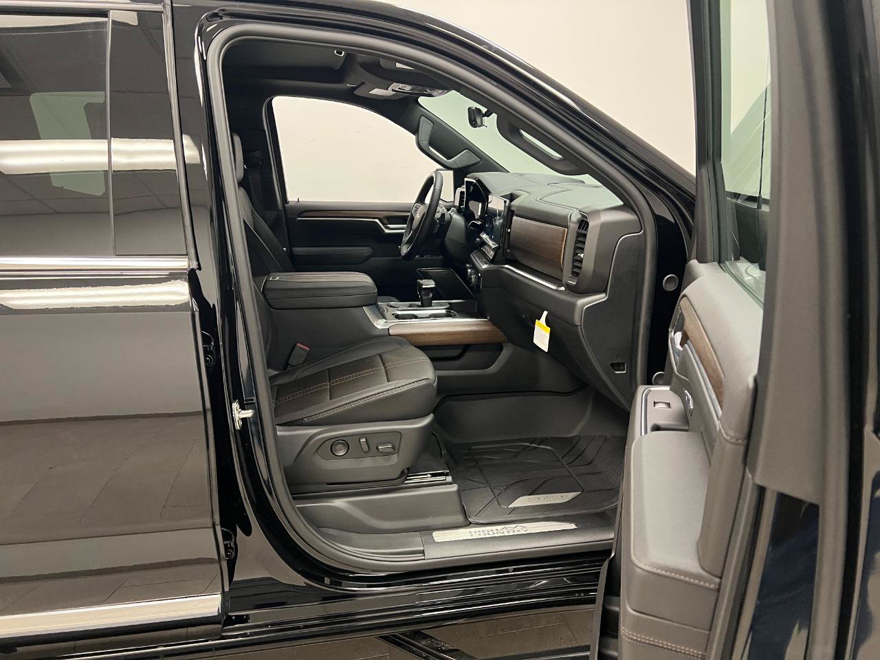 New 2026 Chevrolet Silverado 1500 High Country AWD/4WD image 32