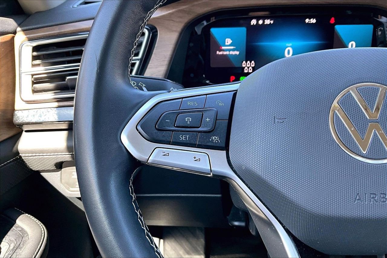 Used 2025 Volkswagen Atlas SE image 28