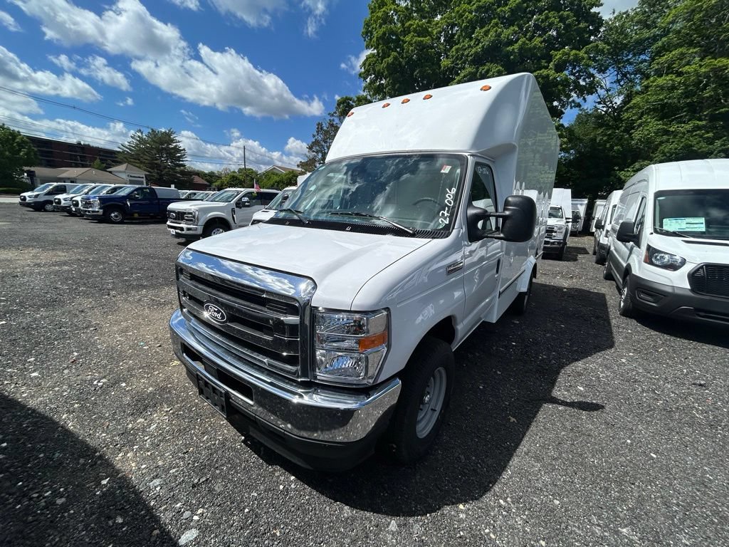 New 2027 Ford E-350 and Econoline 350 Super Duty w/ Power Equipment Group RWD image 3