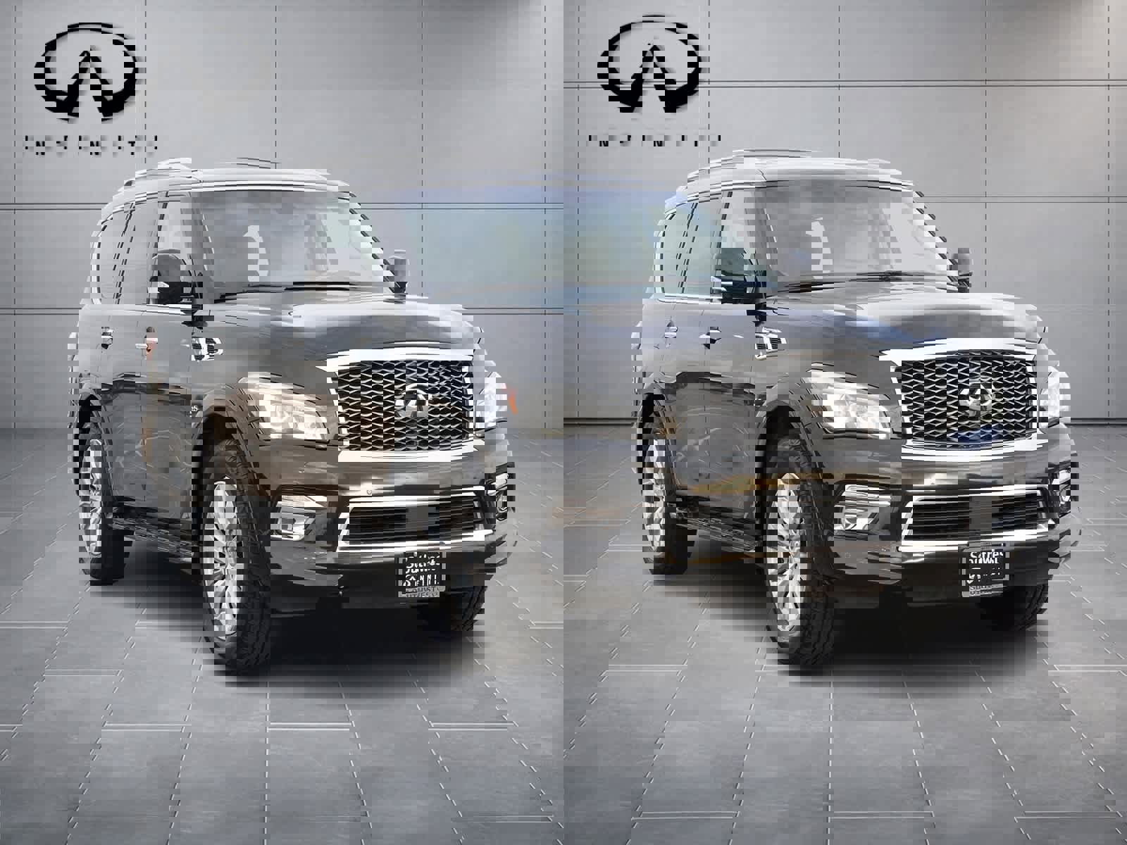 Used 2016 INFINITI QX80 2WD w/ Driver's Assistance Package image 3