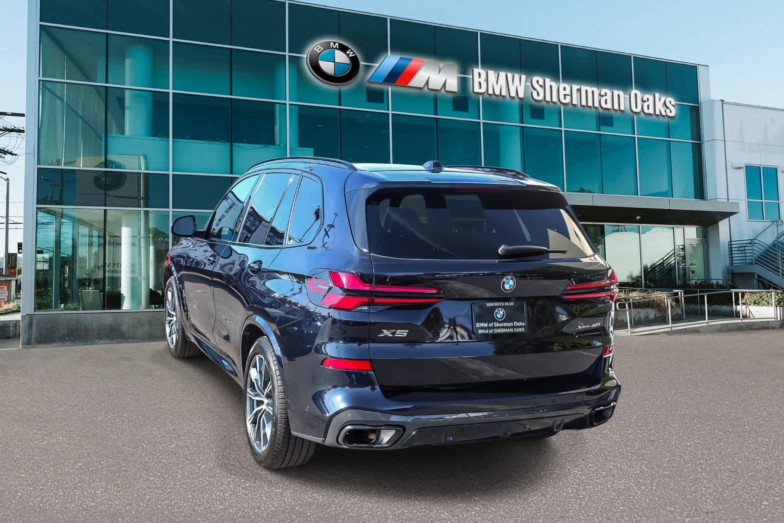 Used 2026 BMW X5 xDrive40i w/ M Sport Package AWD/4WD image 6