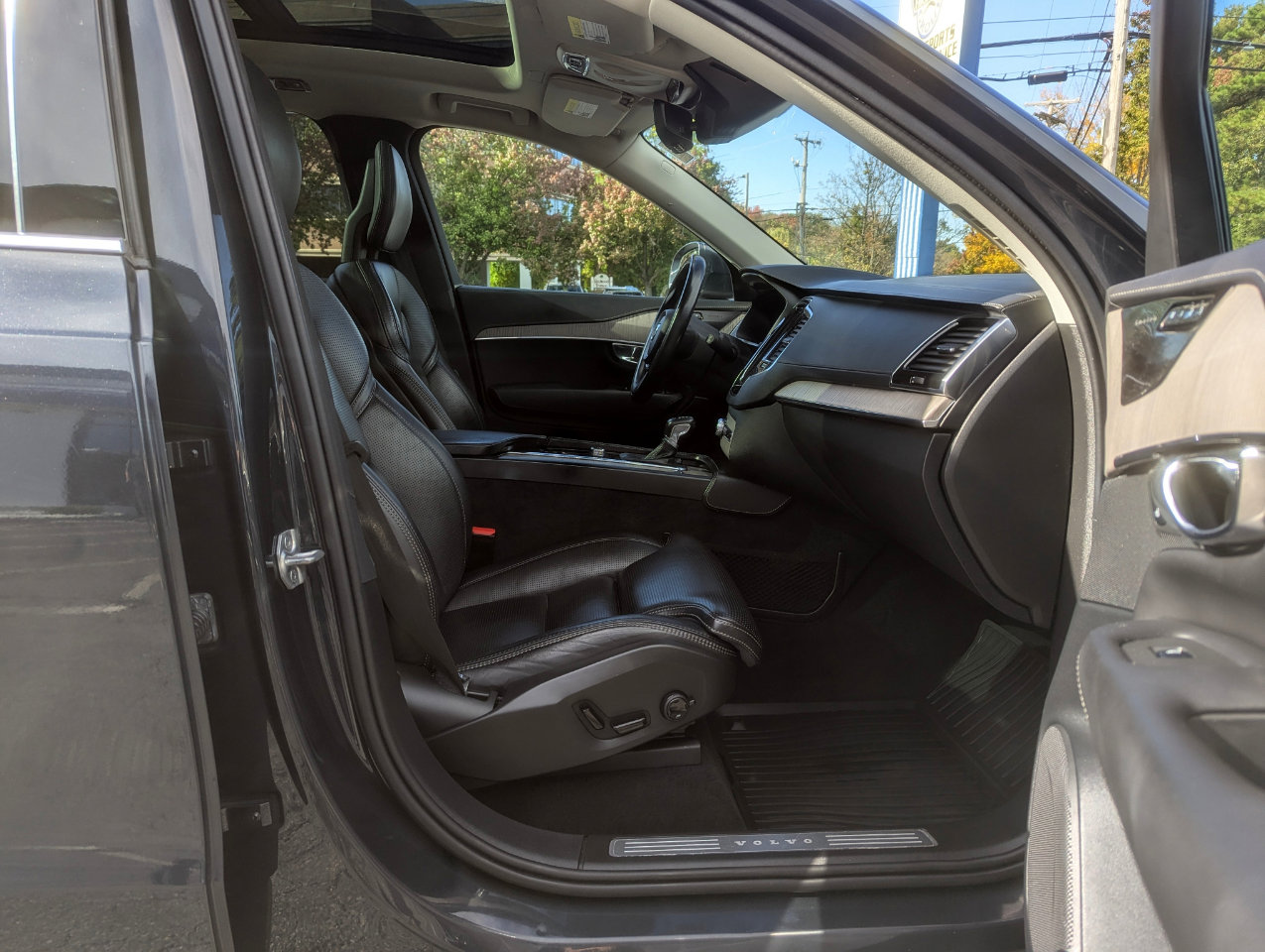 Used 2021 Volvo XC90 T6 Inscription w/ Protection Package image 32