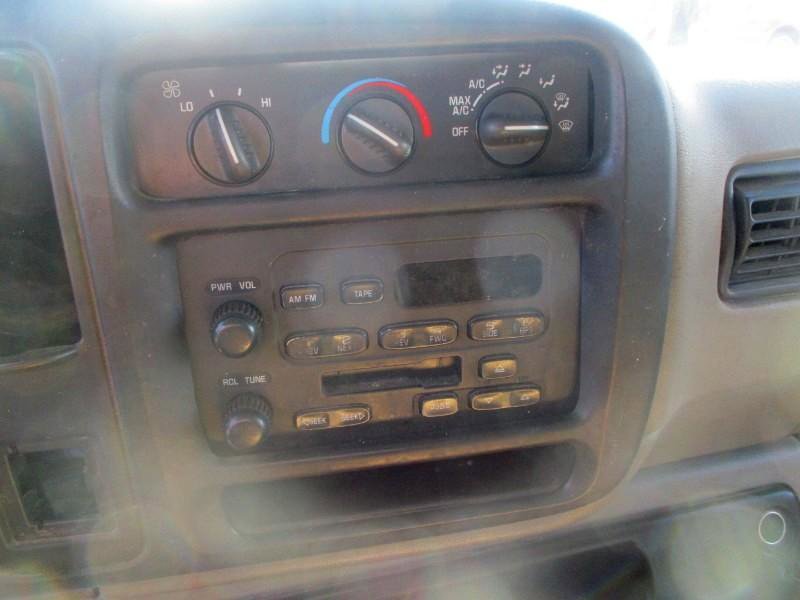 Used 2001 Chevrolet Express 3500 w/ Preferred Equipment Group 2 RWD image 10