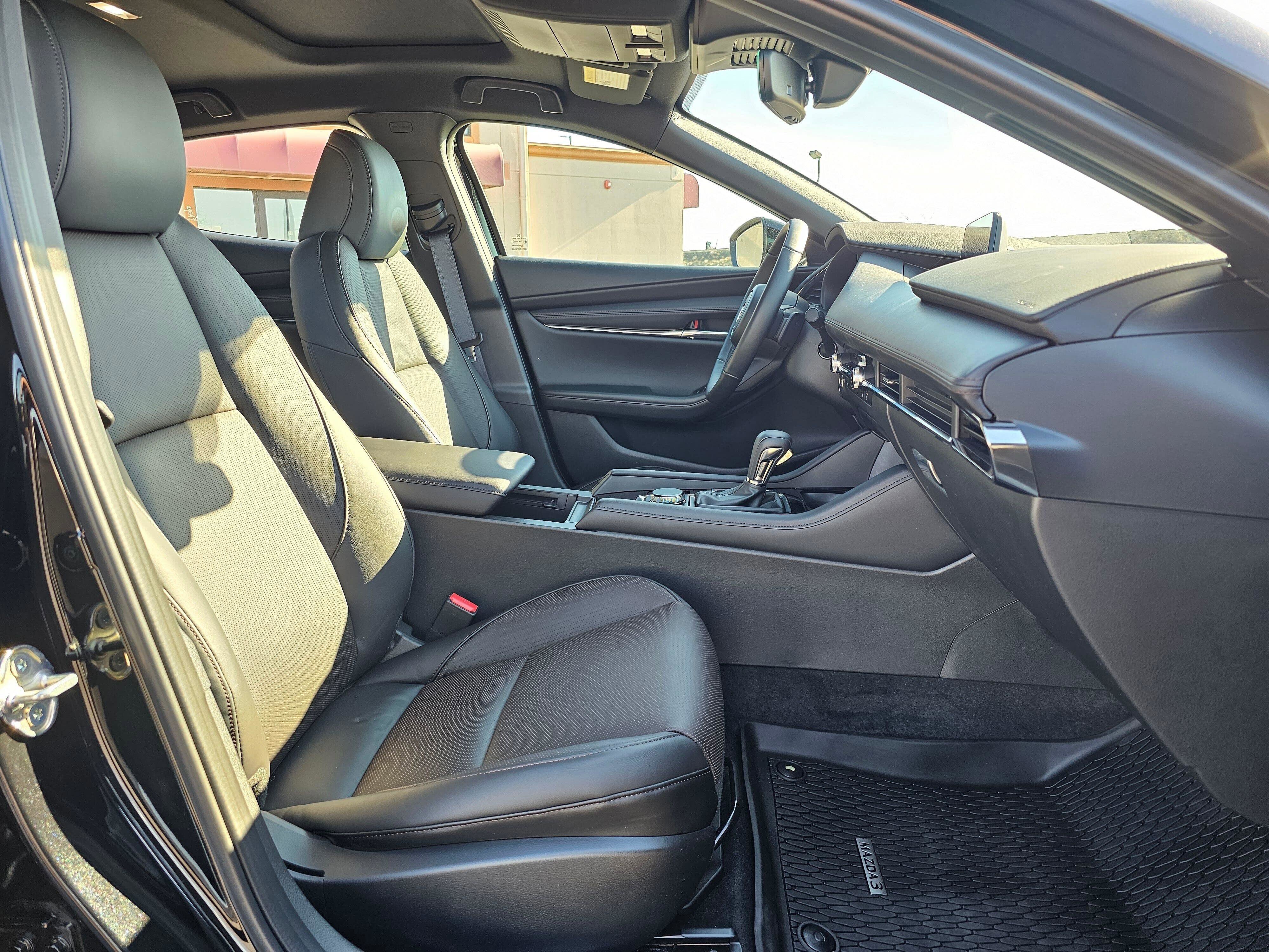 Used 2025 MAZDA MAZDA3 Hatchback w/Premium Plus Pkg image 15