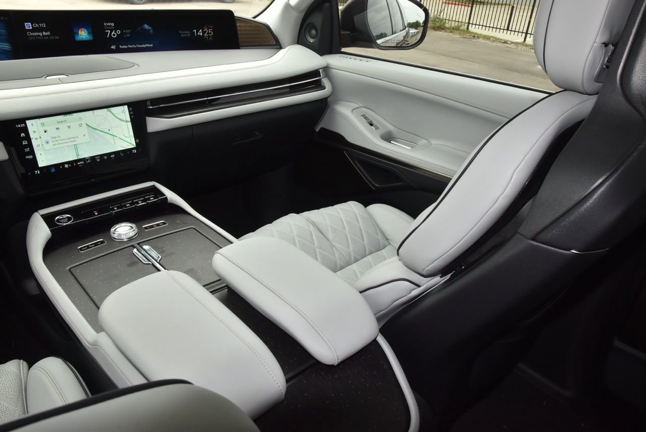 New 2026 Lincoln Navigator Black Label AWD/4WD image 18