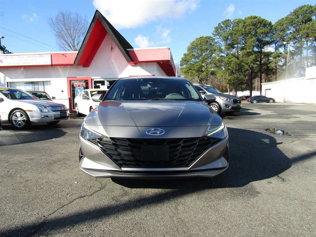 Used 2021 Hyundai Elantra SE image 3