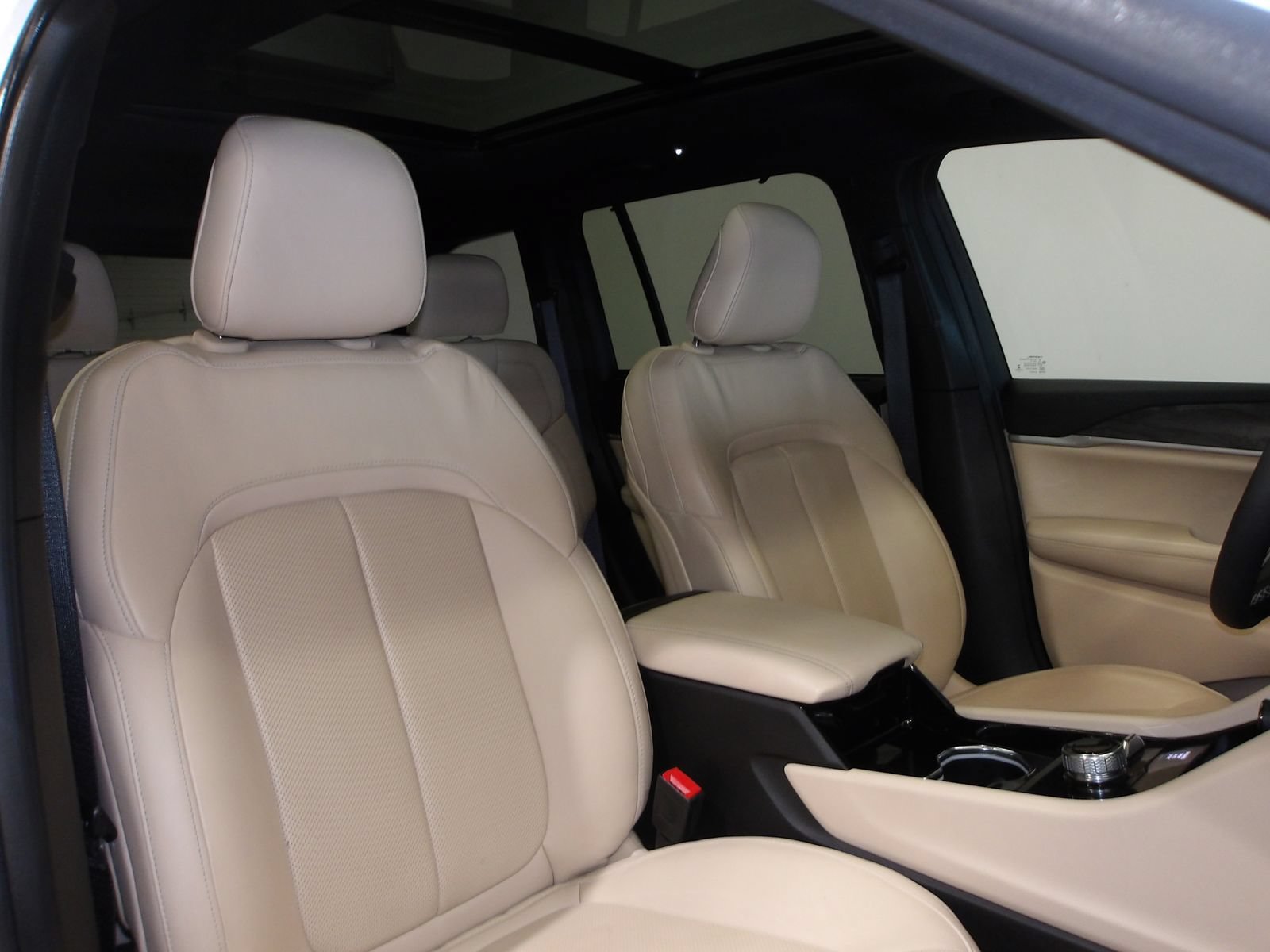 Used 2023 Jeep Grand Cherokee Limited w/ Luxury Tech Group II AWD/4WD image 17