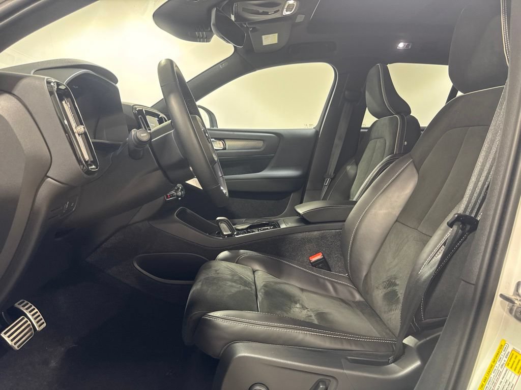 Used 2022 Volvo XC40 T5 R-Design w/ Climate Package AWD/4WD image 19