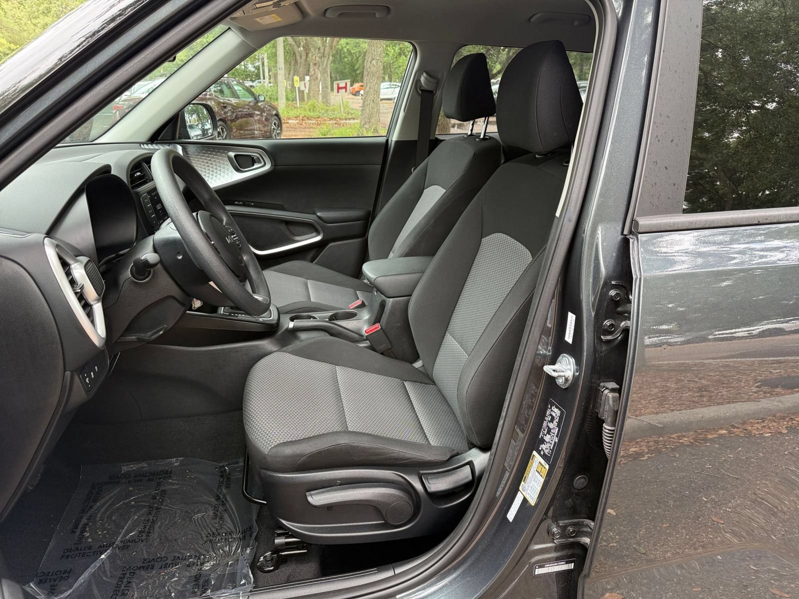 Used 2025 Kia Soul LX w/ LX Technology Package FWD image 33