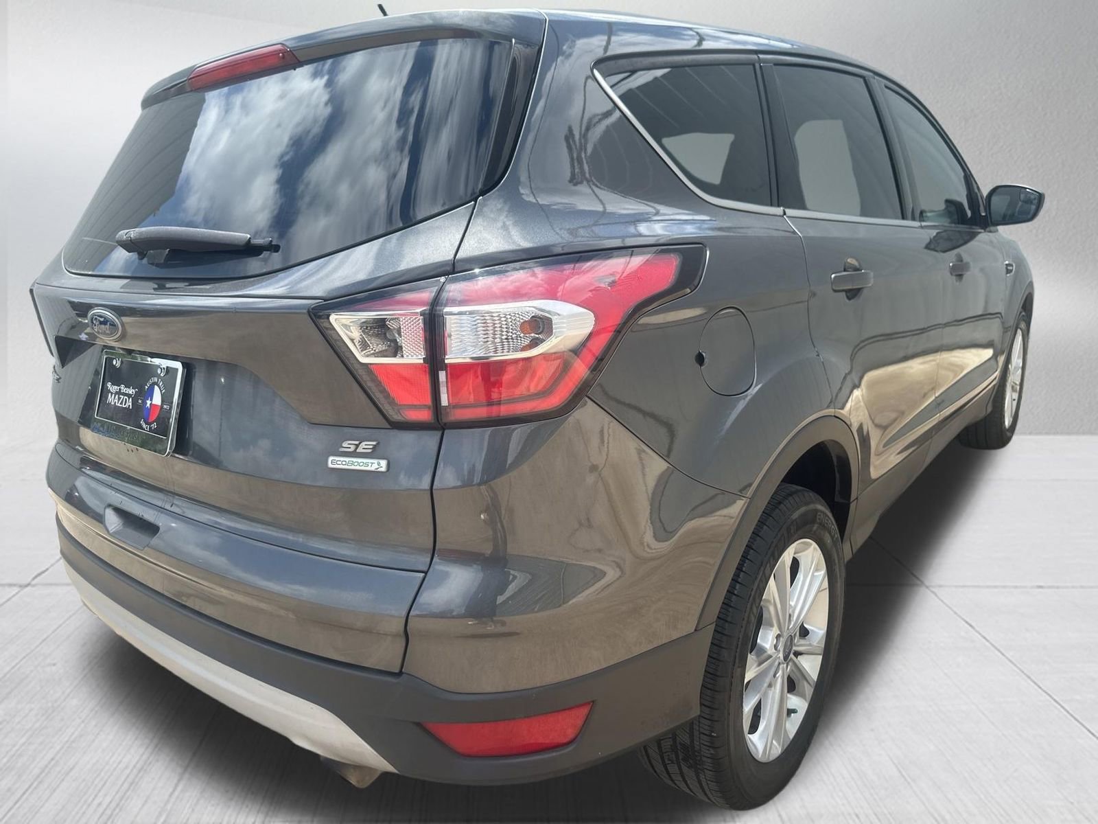 Used 2017 Ford Escape SE FWD image 9
