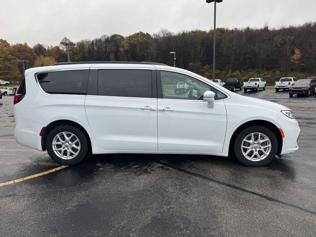 Used 2022 Chrysler Pacifica Touring-L image 7