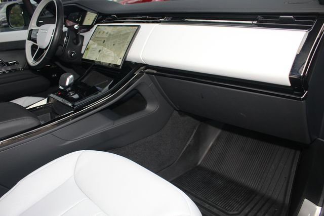 Used 2025 Land Rover Range Rover Sport Dynamic SE image 24