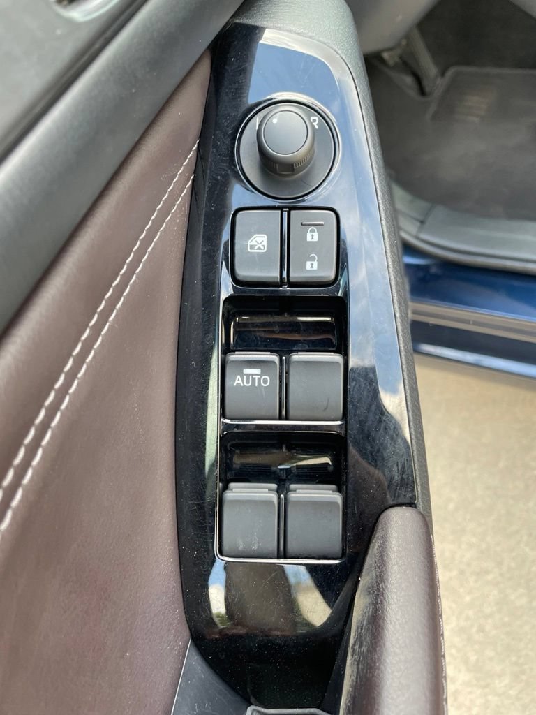 Used 2018 MAZDA MAZDA3 Grand Touring w/ Premium Equipment Package FWD image 16