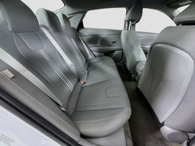 Used 2024 Hyundai Elantra SEL FWD image 25